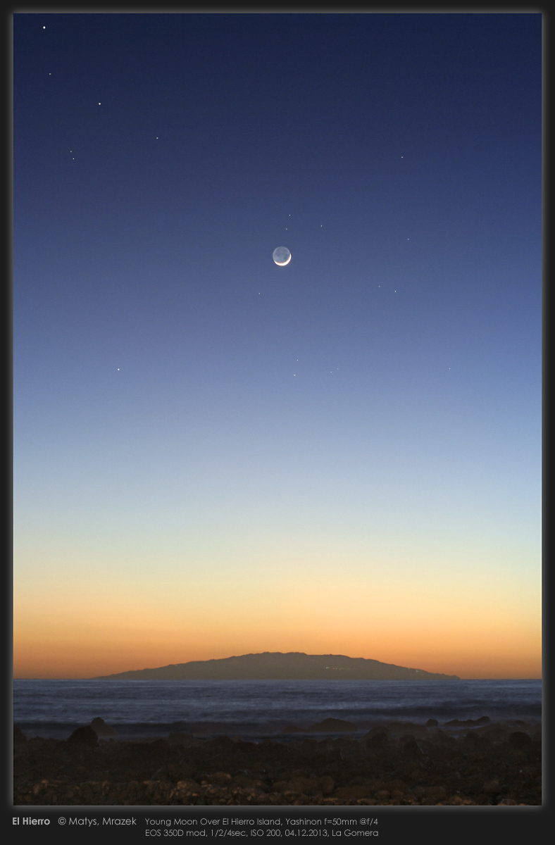 Young Moon Shines Over Canary Islands in Amazing Photo